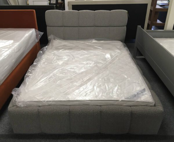 Bedframe bouclé + rolbodem 140x200cm (excl. matras)
