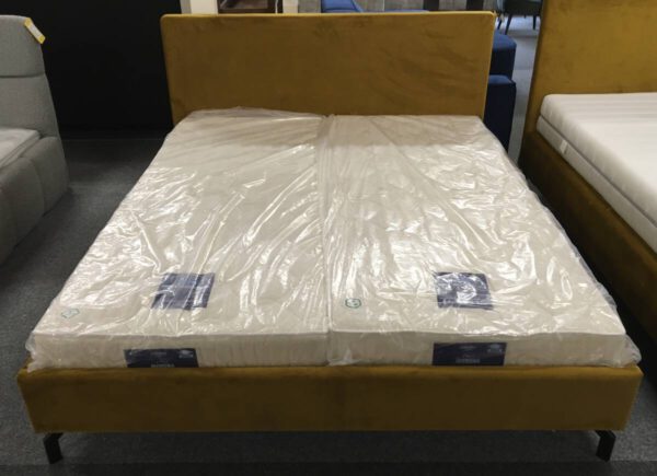 Bed velours okergeel + rolbodem 160x200cm (excl. matras)