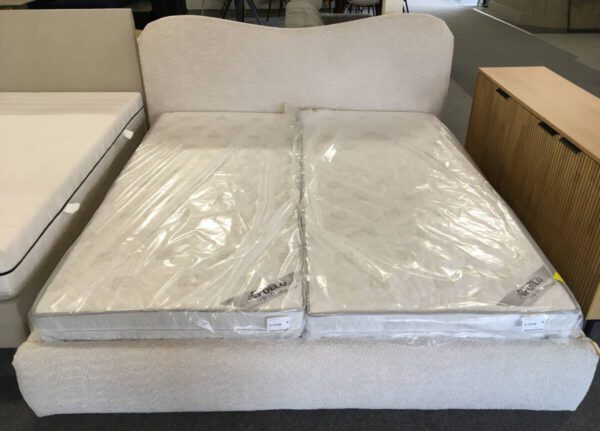 Bedframe Bouclé 180x200cm + bodem (excl. matras)