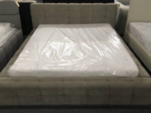 Bedframe chenille + bodem 160x200cm (excl. matras)
