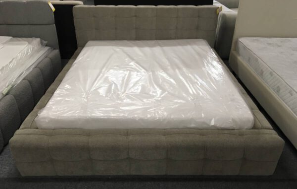 Bedframe chenille + bodem 160x200cm (excl. matras)