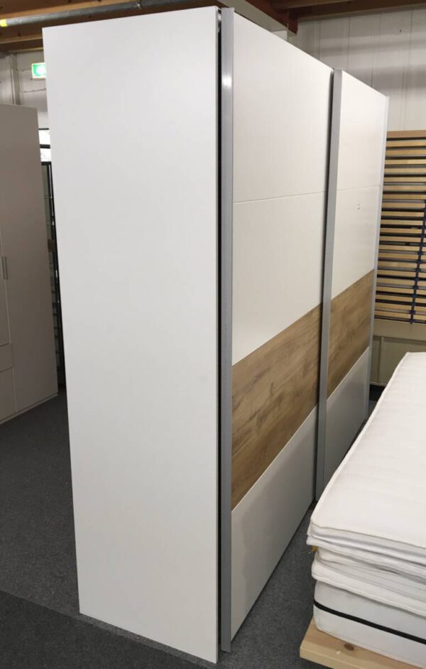 Zweefdeurkast 225 cm