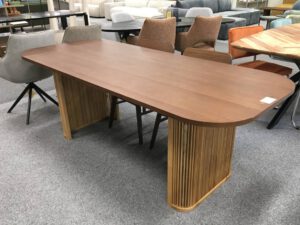 Eetkamertafel 210cm (kleurverschil)