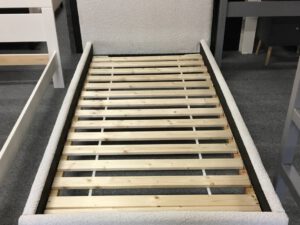 Bed + rolbodem 90x200cm (excl. matras)