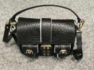 Núnoo Honey Buckle New Zealand Black w. Gold