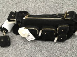 Núnoo Alimakka Pocket Suede Black w. Gold