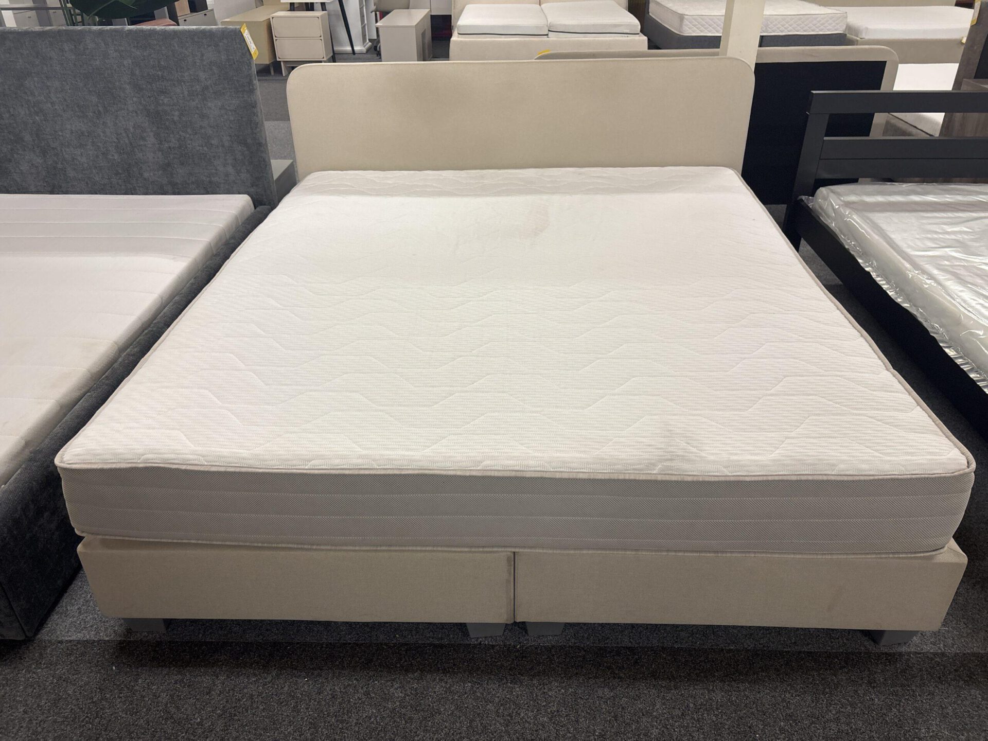 652e83f0-1613-41b6-a628-38ea6ec81ad8-53886-00000be4a2f2825e_file Boxspringcombinatie 180x200cm - Afbeelding 1